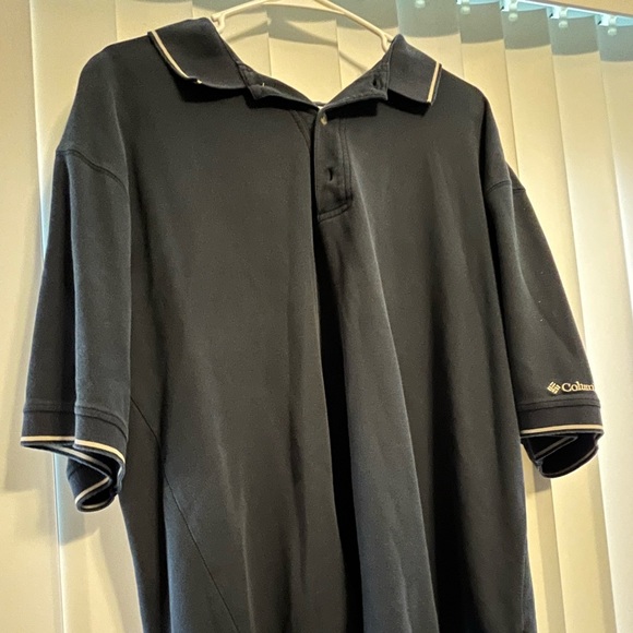 Black Columbia Collar T Shirt - Picture 1 of 3